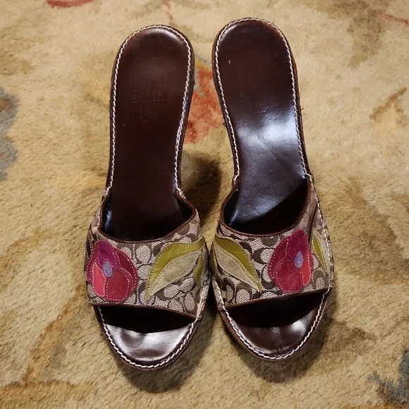 COACH Katalina, brown leather sandal, size 7. - Picture 2 of 11